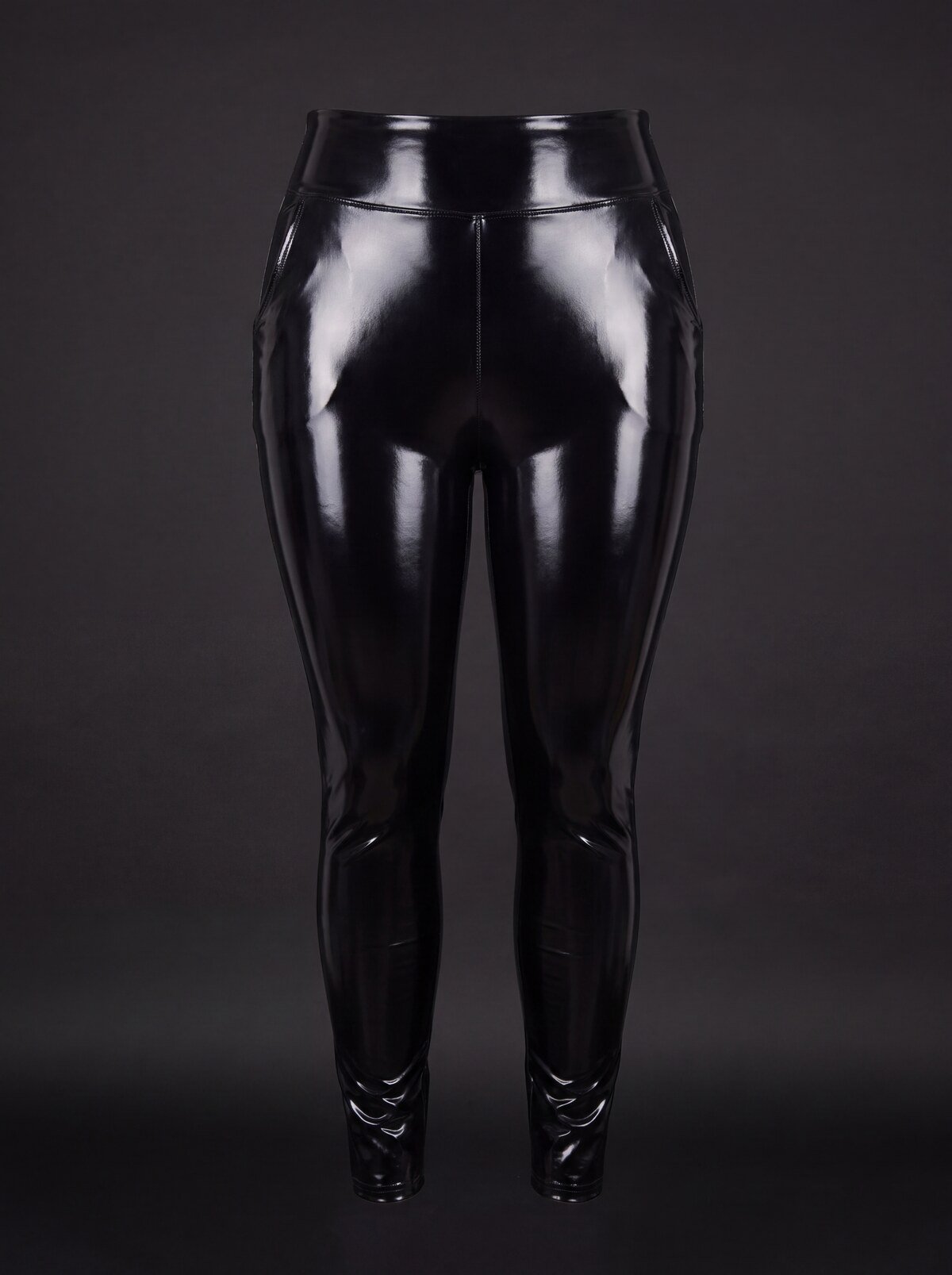 High-Waist Leggings in matte black latex